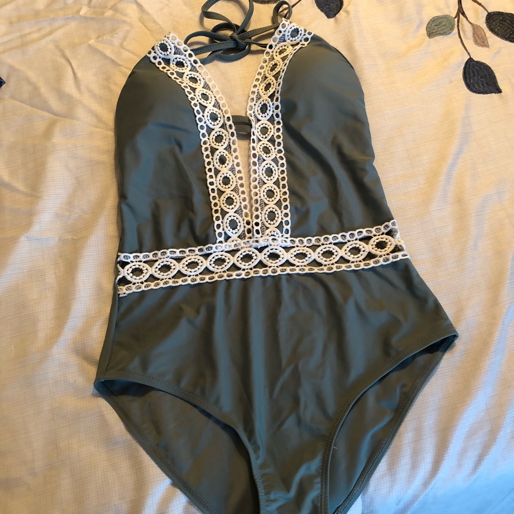 One piece swim suit